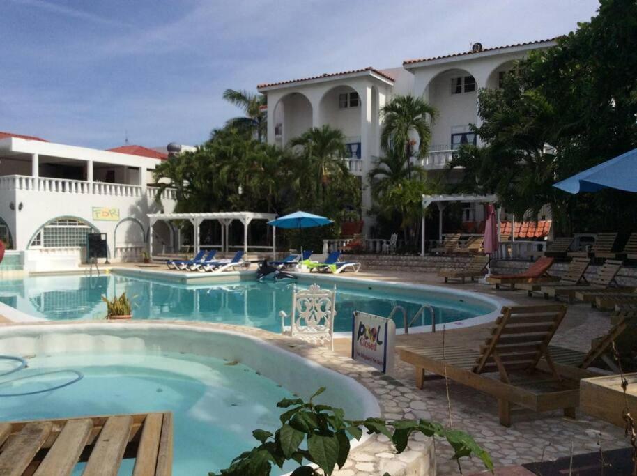 Lush Tropical Apartment Located In A 4-Star Resort ランアウェイ・ベイ エクステリア 写真