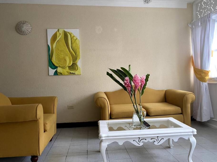 Lush Tropical Apartment Located In A 4-Star Resort ランアウェイ・ベイ エクステリア 写真