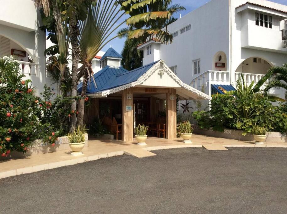 Lush Tropical Apartment Located In A 4-Star Resort ランアウェイ・ベイ エクステリア 写真