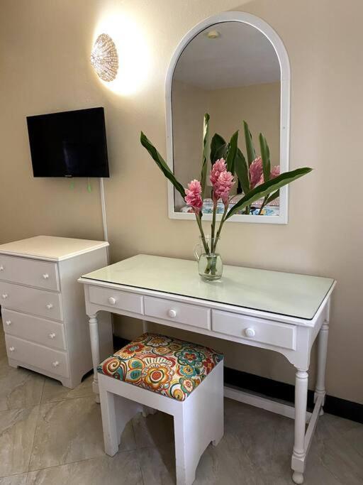 Lush Tropical Apartment Located In A 4-Star Resort ランアウェイ・ベイ エクステリア 写真