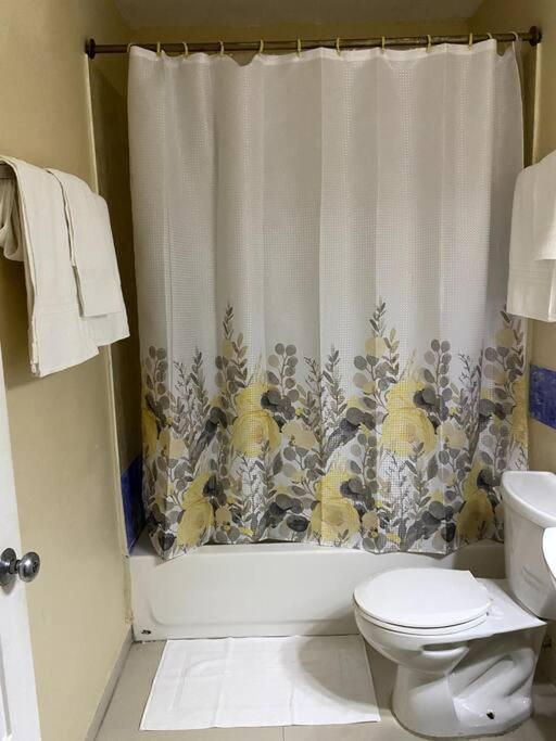 Lush Tropical Apartment Located In A 4-Star Resort ランアウェイ・ベイ エクステリア 写真