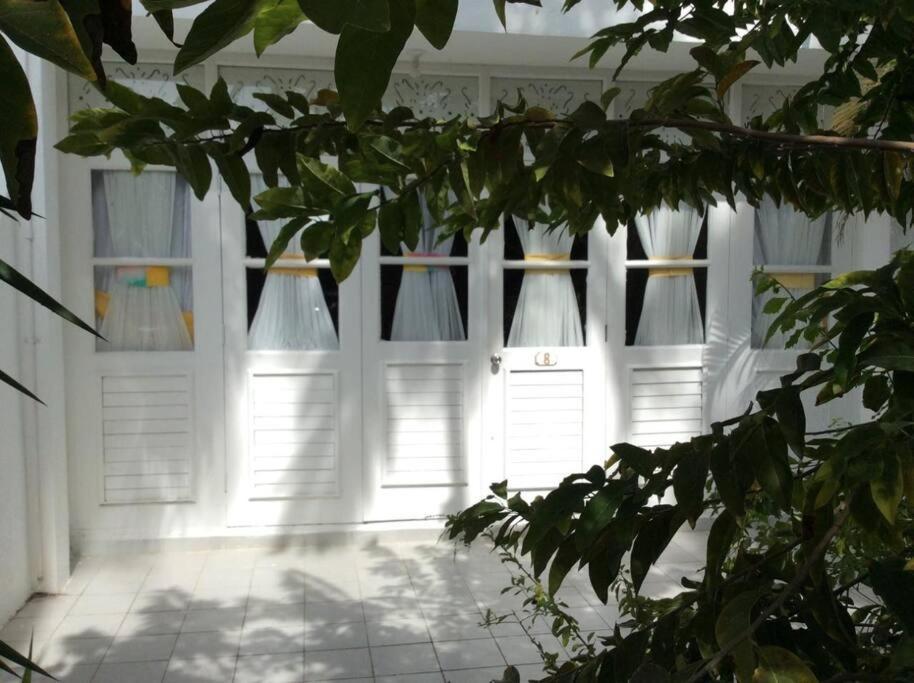 Lush Tropical Apartment Located In A 4-Star Resort ランアウェイ・ベイ エクステリア 写真