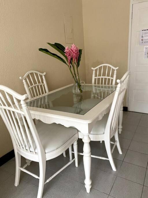 Lush Tropical Apartment Located In A 4-Star Resort ランアウェイ・ベイ エクステリア 写真
