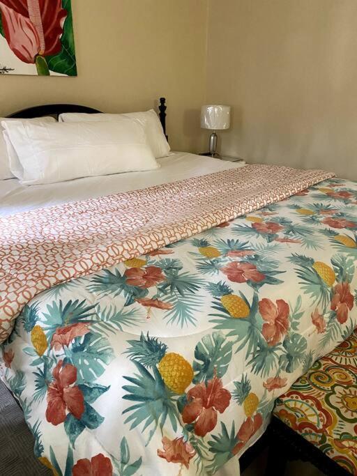 Lush Tropical Apartment Located In A 4-Star Resort ランアウェイ・ベイ エクステリア 写真