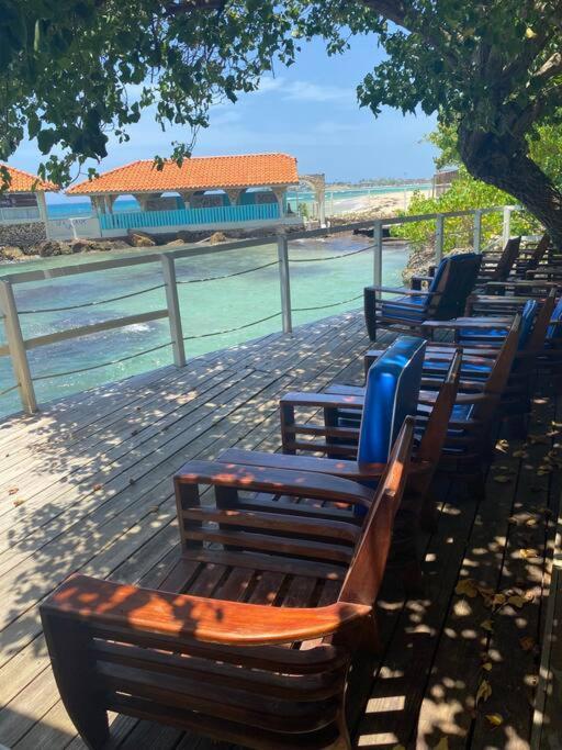Lush Tropical Apartment Located In A 4-Star Resort ランアウェイ・ベイ エクステリア 写真